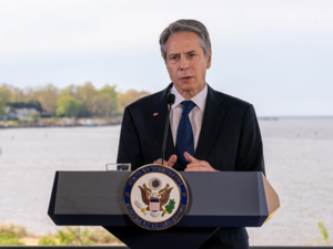 Secretary of State Antony J. Blinken delivers a speech on American Leadership on Climate, 在安纳波利斯, Maryland on April 19, 2021.