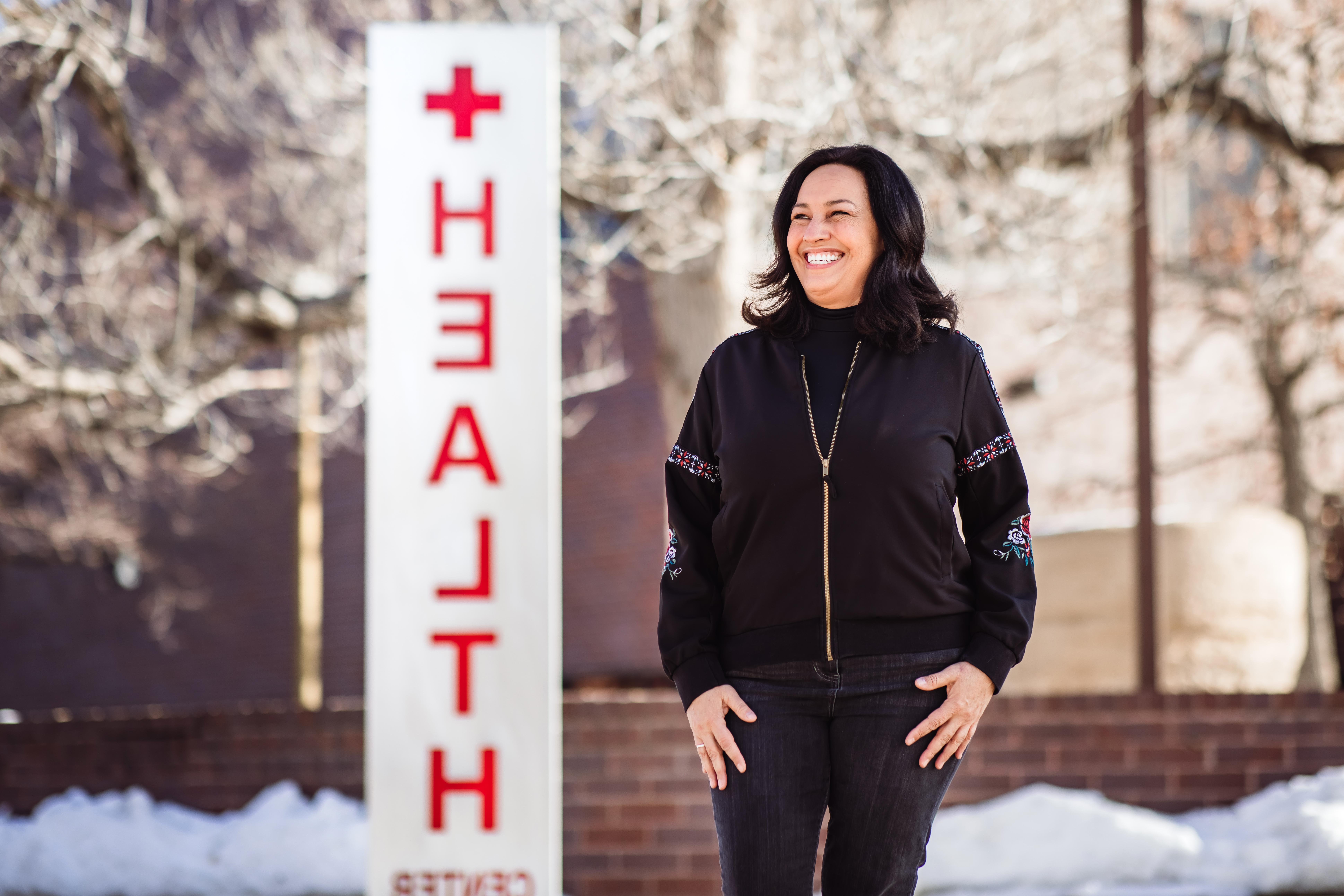 密歇根州立大学丹佛分校的生活方式医学专业, Maria Freyta, 被选为美国银行项目的三位导师之一. Freyta将指导三个主修健康领域的学生. 艾莉森·麦克拉伦摄